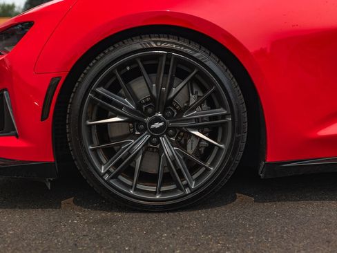 Used 2018 Chevrolet Camaro ZL1 RWD image 13
