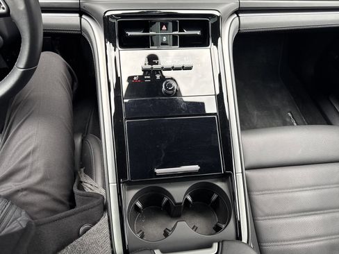 Certified 2024 Porsche Panamera image 13