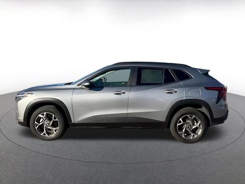 Used 2025 Chevrolet Trax LT image 9