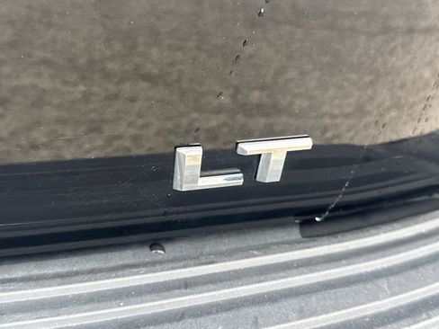 Used 2024 Chevrolet Suburban LT image 6