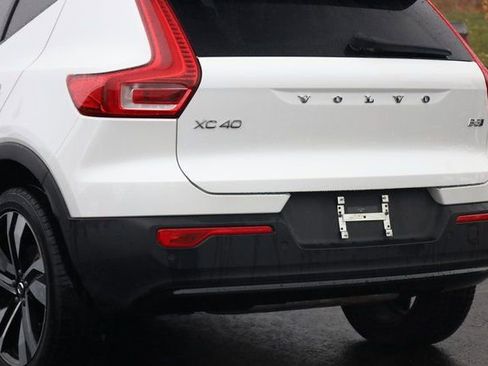 Used 2024 Volvo XC40 B5 Plus w/ Climate Package image 7