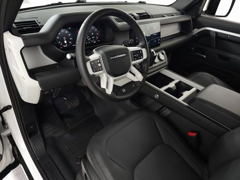 Used 2025 Land Rover Defender 110 S image 19