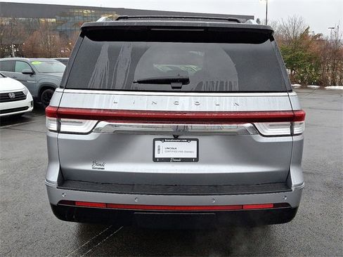 Used 2024 Lincoln Navigator Reserve image 5