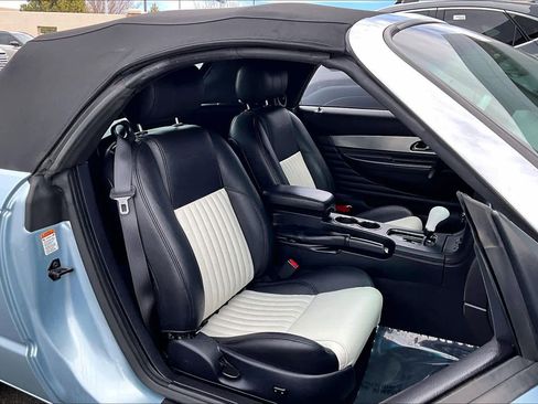 Used 2004 Ford Thunderbird Deluxe image 8