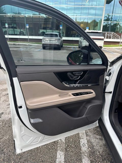 Certified 2024 Lincoln Corsair FWD image 8