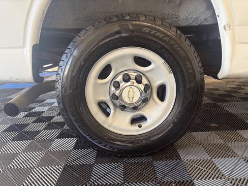 Used 2006 Chevrolet Express 2500 Passenger w/ LT Preferred Equipment Group RWD image 22
