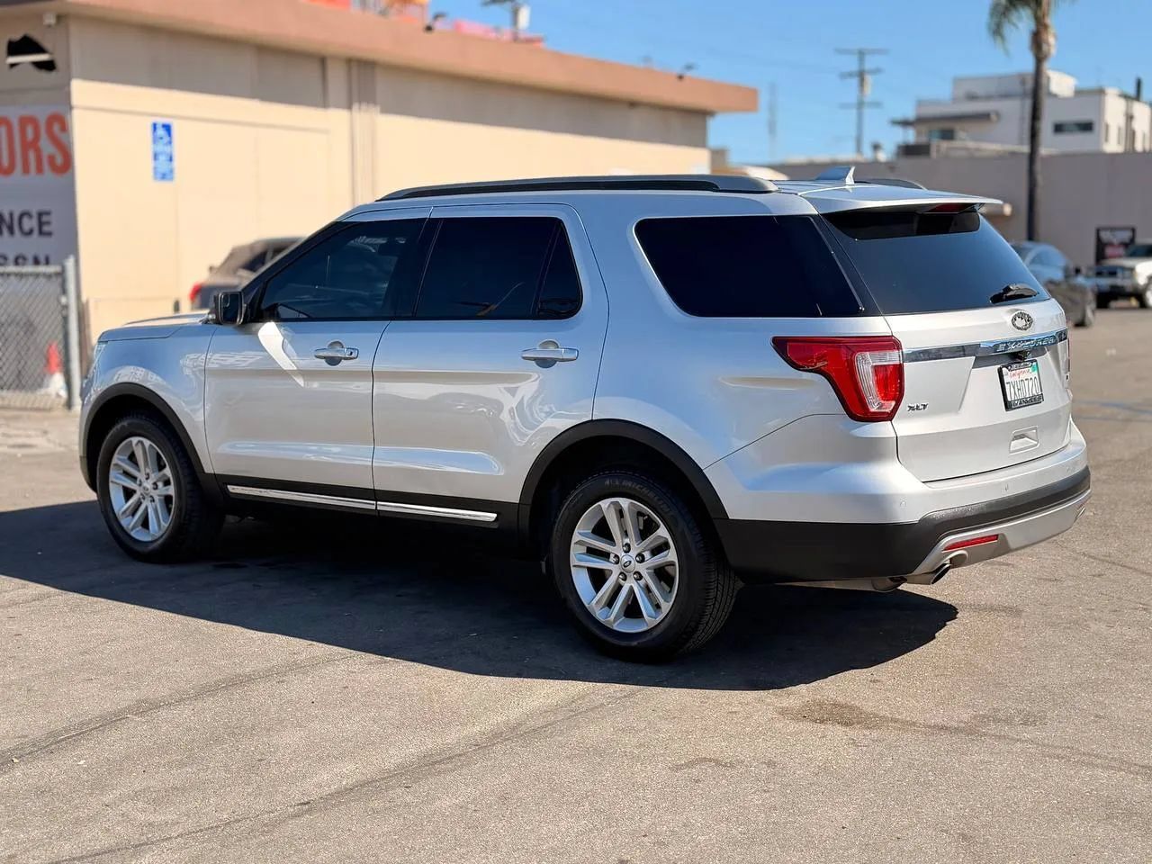 Used 2017 Ford Explorer XLT FWD image 11