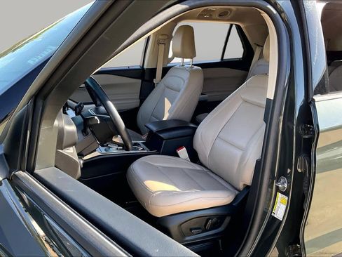 Used 2024 Ford Explorer XLT w/ Equipment Group 202A AWD/4WD image 8