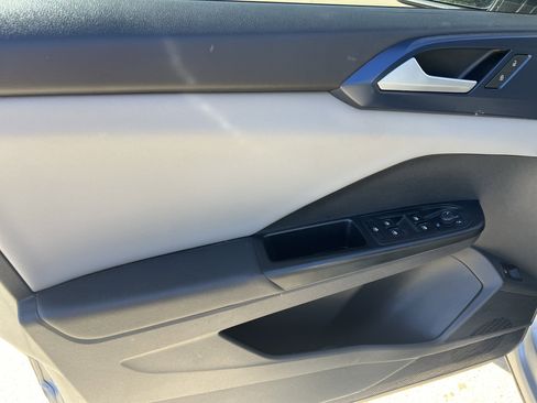 Certified 2023 Volkswagen Taos SE w/ Panoramic Sunroof Package FWD image 13
