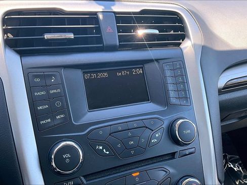 Used 2013 Ford Fusion SE FWD image 29