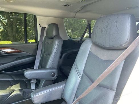 Used 2016 Cadillac Escalade ESV Luxury AWD/4WD image 13