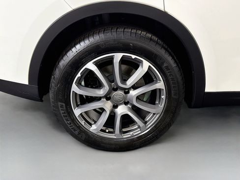 Used 2018 Maserati Levante AWD/4WD image 33