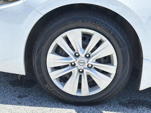 Used 2025 Nissan Sentra S FWD image 28