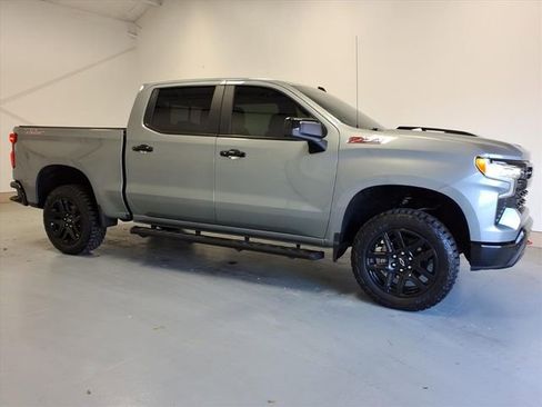 Used 2025 Chevrolet Silverado 1500 LT Trail Boss w/ Convenience Package II AWD/4WD image 2
