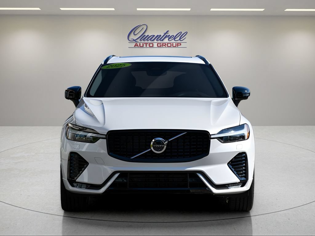 Used 2025 Volvo XC60 B5 Plus AWD/4WD image 9