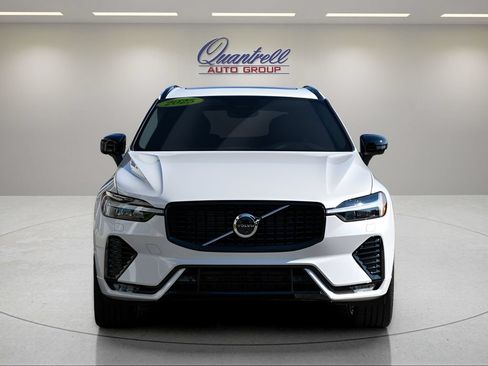 Used 2025 Volvo XC60 B5 Plus AWD/4WD image 9