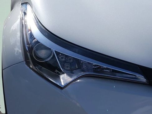 Used 2019 Toyota C-HR Limited FWD image 10