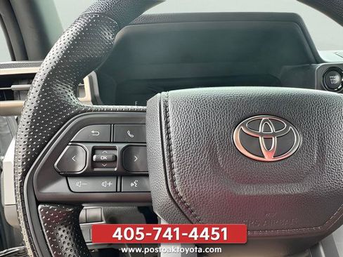 Used 2025 Toyota Tacoma SR5 AWD/4WD image 25