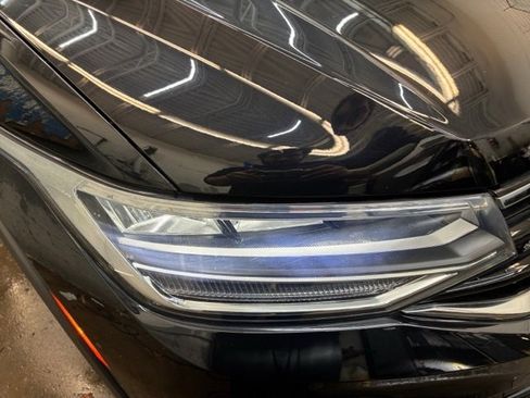 Used 2022 Volkswagen Tiguan SE R-Line image 6