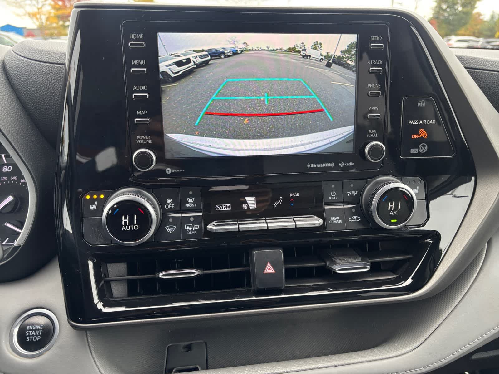 Used 2021 Toyota Highlander XLE AWD/4WD image 23