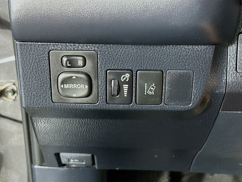 Used 2018 Toyota RAV4 XLE FWD image 17