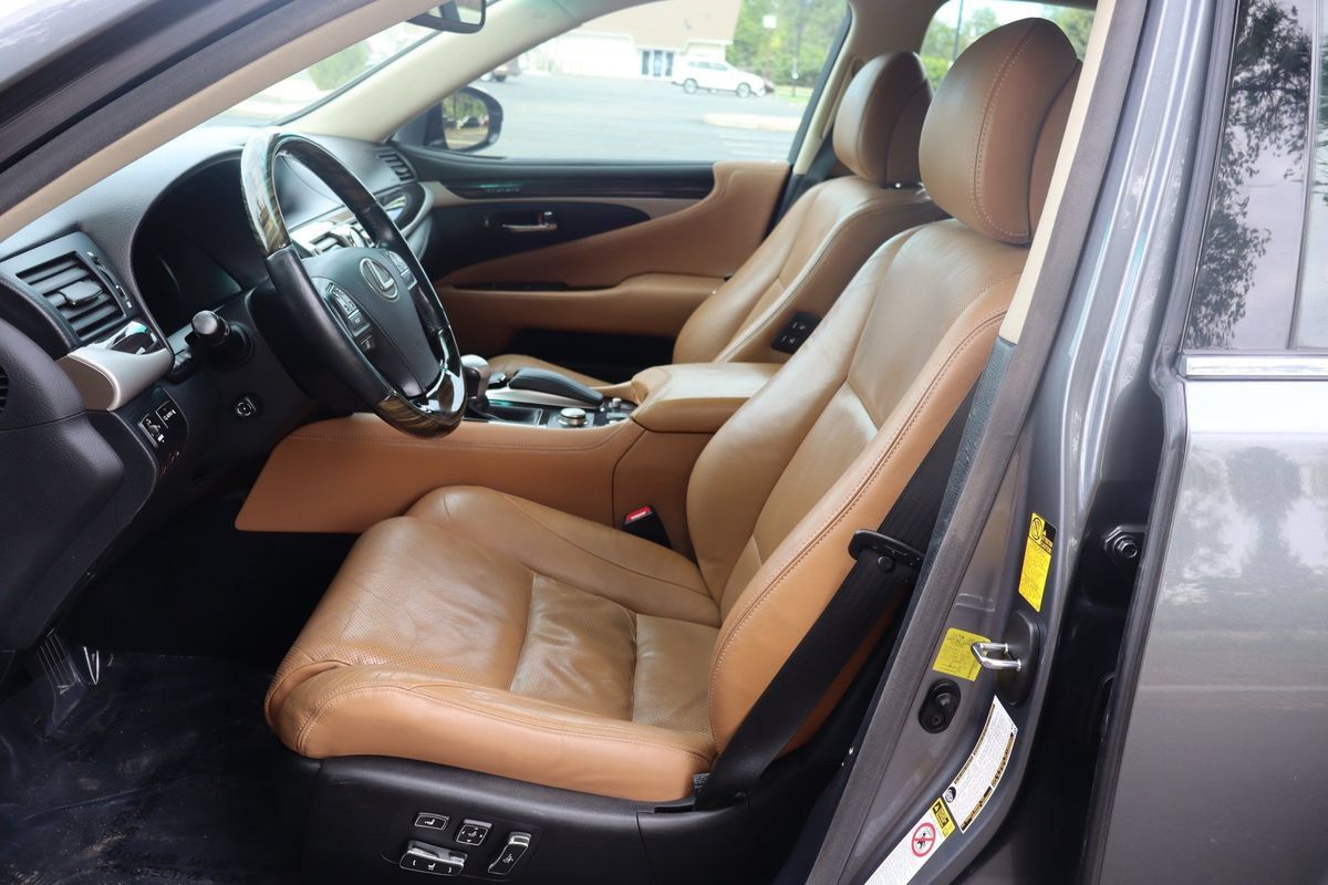 Used 2014 Lexus LS 460 AWD w/ Comfort Package image 19