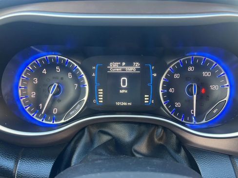 Used 2017 Chrysler Pacifica Touring image 12