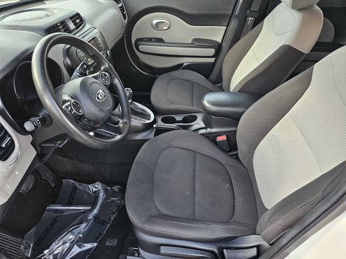 Used 2018 Kia Soul FWD image 12