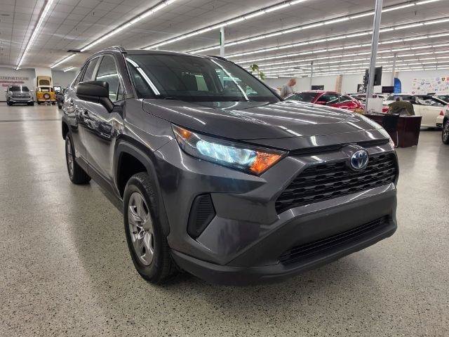 Used 2022 Toyota RAV4 LE AWD/4WD image 4