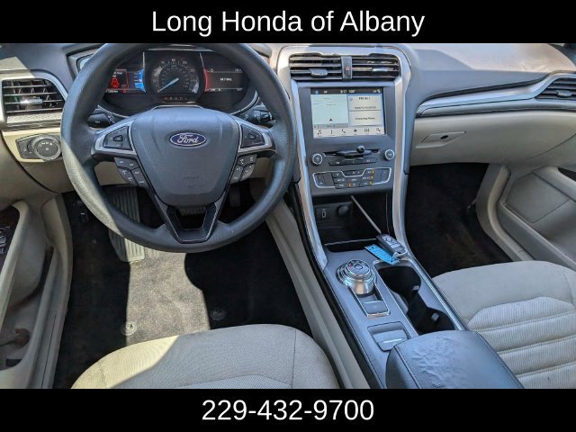 Used 2017 Ford Fusion SE w/ Fusion SE Technology Package FWD image 15