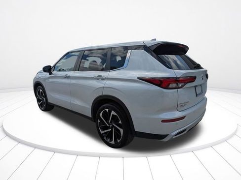 Used 2024 Mitsubishi Outlander SE image 6