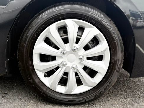 Used 2019 Toyota Corolla LE FWD image 41