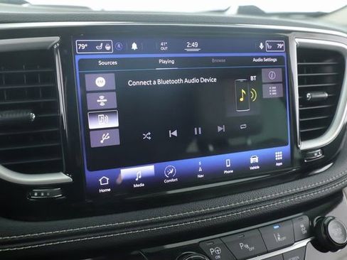 Used 2021 Chrysler Pacifica Touring-L image 5