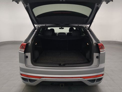 Used 2021 Volkswagen Atlas Cross Sport SE w/ Panoramic Sunroof Package FWD image 29