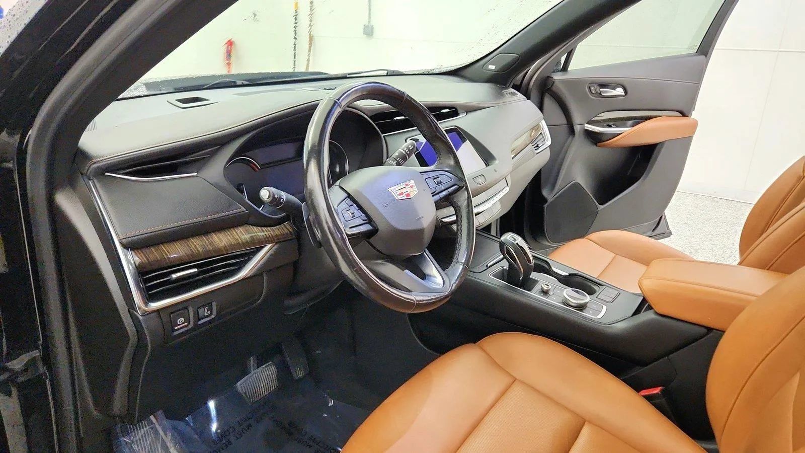 Used 2019 Cadillac XT4 Premium Luxury AWD/4WD image 14