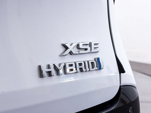 Used 2022 Toyota Sienna XSE w/ XSE Plus Package AWD/4WD image 5