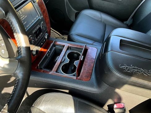 Used 2014 Chevrolet Suburban LTZ image 14