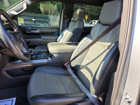 Used 2024 Chevrolet Silverado 1500 ZR2 w/ Technology Package image 25