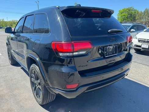 Used 2017 Jeep Grand Cherokee Altitude AWD/4WD image 12