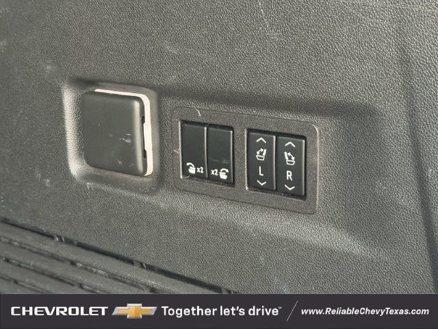 Used 2023 Chevrolet Suburban Z71 w/ Luxury Package AWD/4WD image 37