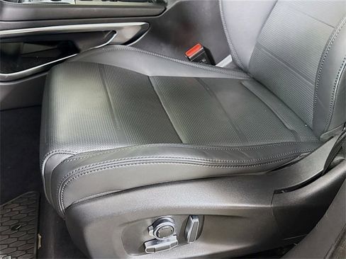 Used 2024 Jaguar F-PACE SVR image 22