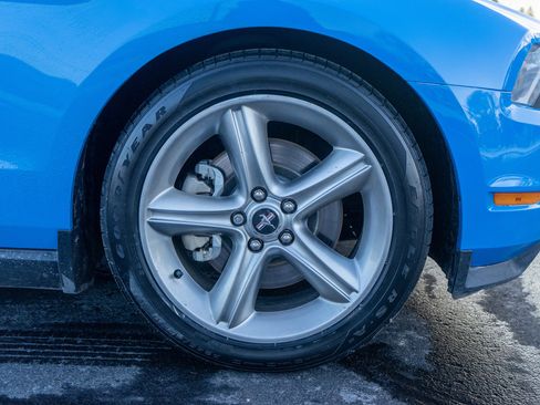 Used 2011 Ford Mustang GT w/ GT Accessory Pkg image 9