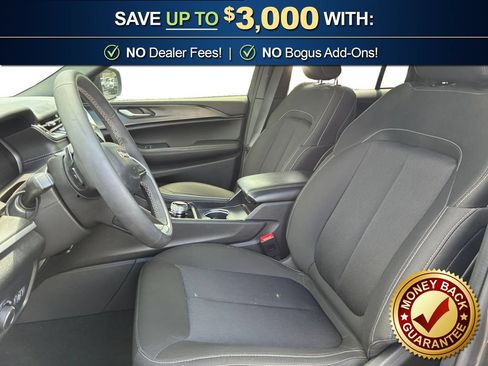 Used 2025 Jeep Grand Cherokee Laredo X AWD/4WD image 11