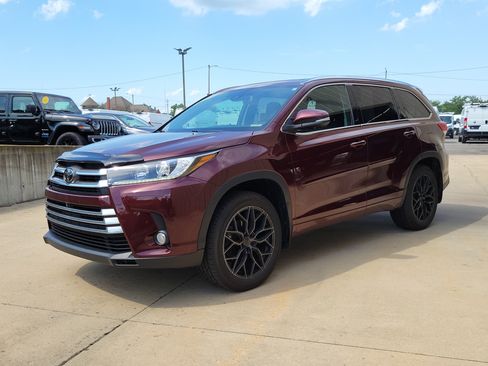 Used 2018 Toyota Highlander Limited Platinum AWD/4WD image 2