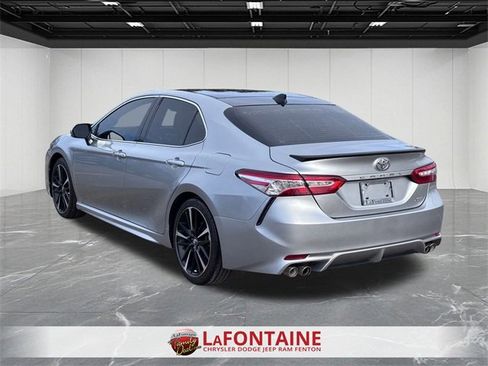 Used 2020 Toyota Camry XSE image 3