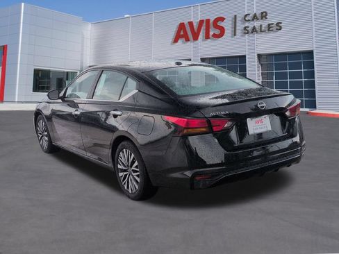 Used 2025 Nissan Altima 2.5 SV FWD image 9