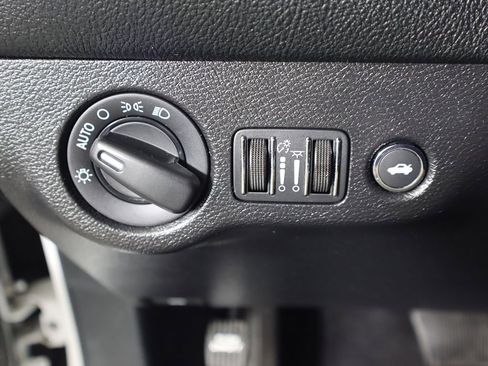 Used 2019 Dodge Challenger SXT image 25