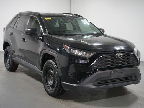 Used 2020 Toyota RAV4 LE image 3