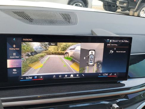 Used 2025 BMW X7 xDrive40i w/ M Sport Package AWD/4WD image 21