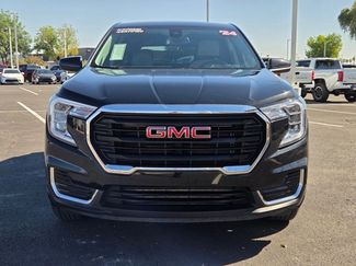 Used 2024 GMC Terrain SLE video 2